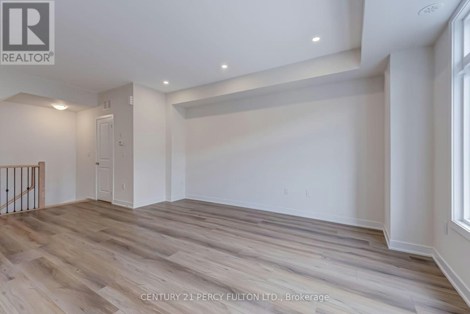 1410-1695 Dersan Street, Pickering, ON, L1X 0S9 - 9