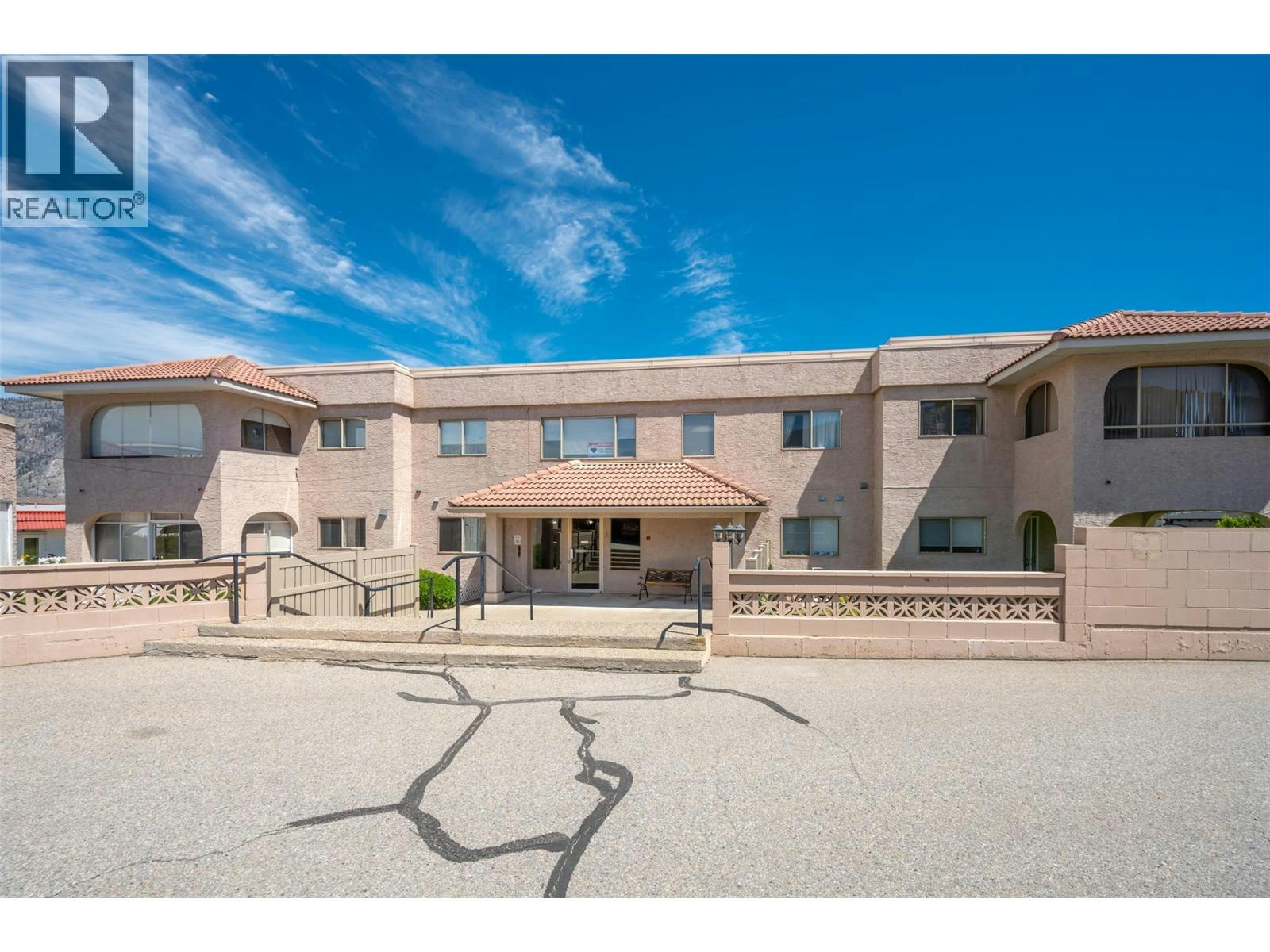101A-8006 Vedette Drive - 3