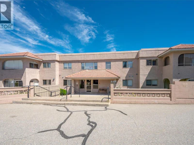 101A-8006 Vedette Drive - 3