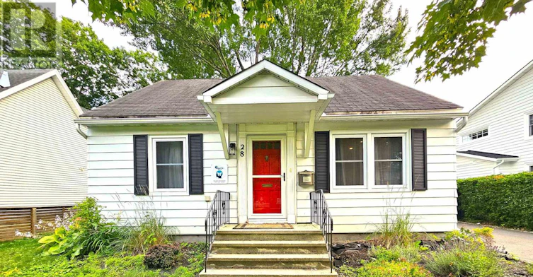 28 Arundel Avenue, Ottawa, ON, K1K 0B6