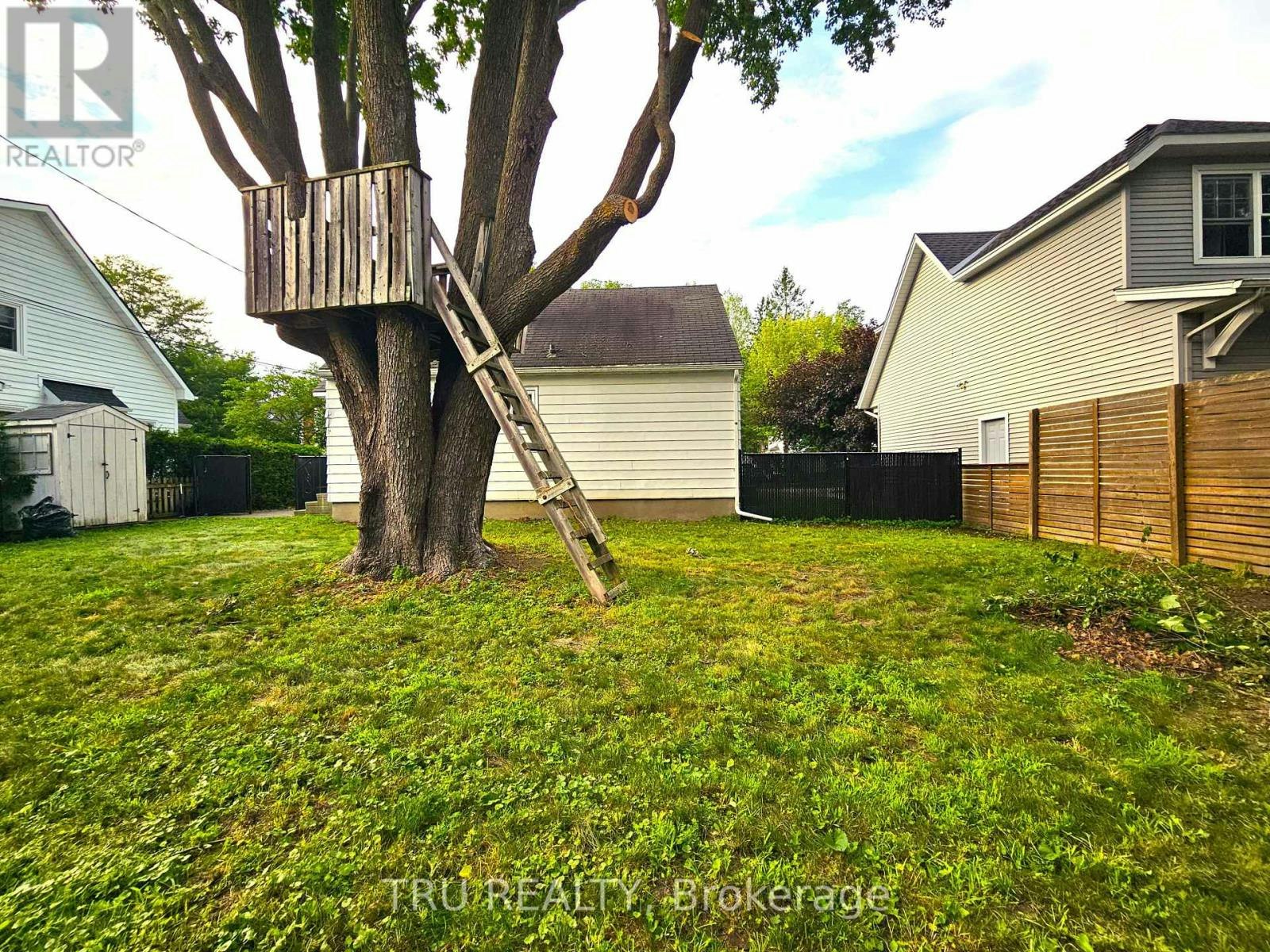 28 Arundel Avenue, Ottawa, ON, K1K 0B6 - 29