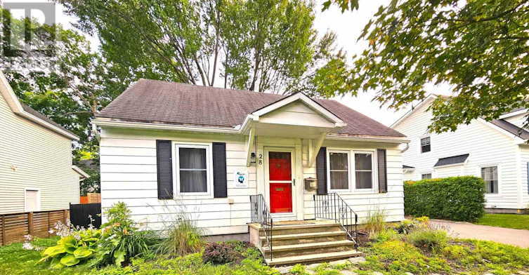 28 Arundel Avenue, Ottawa, ON, K1K 0B6 - 2