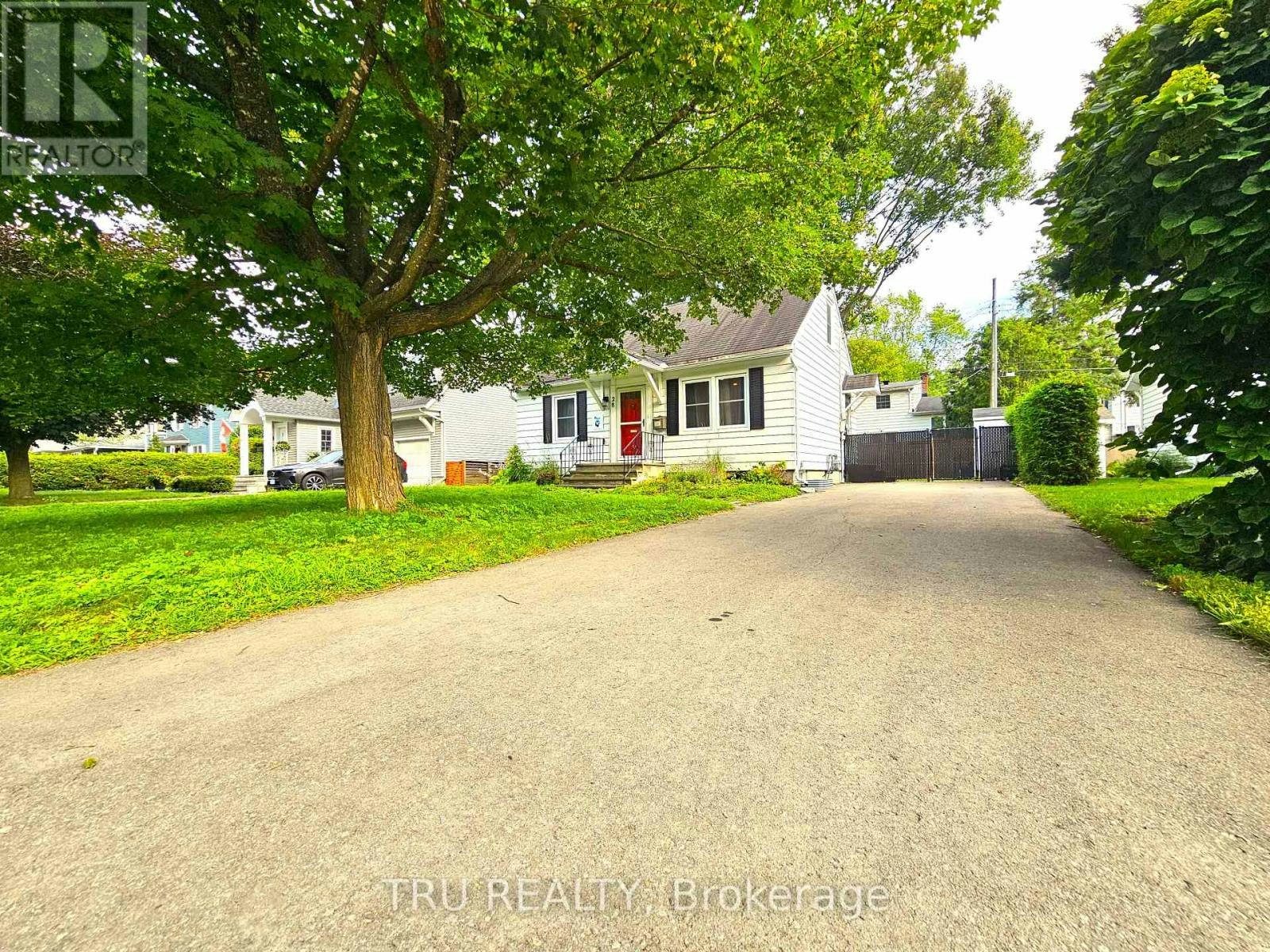 28 Arundel Avenue, Ottawa, ON, K1K 0B6 - 5