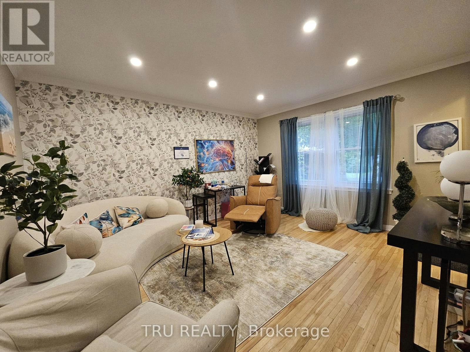 28 Arundel Avenue, Ottawa, ON, K1K 0B6 - 7