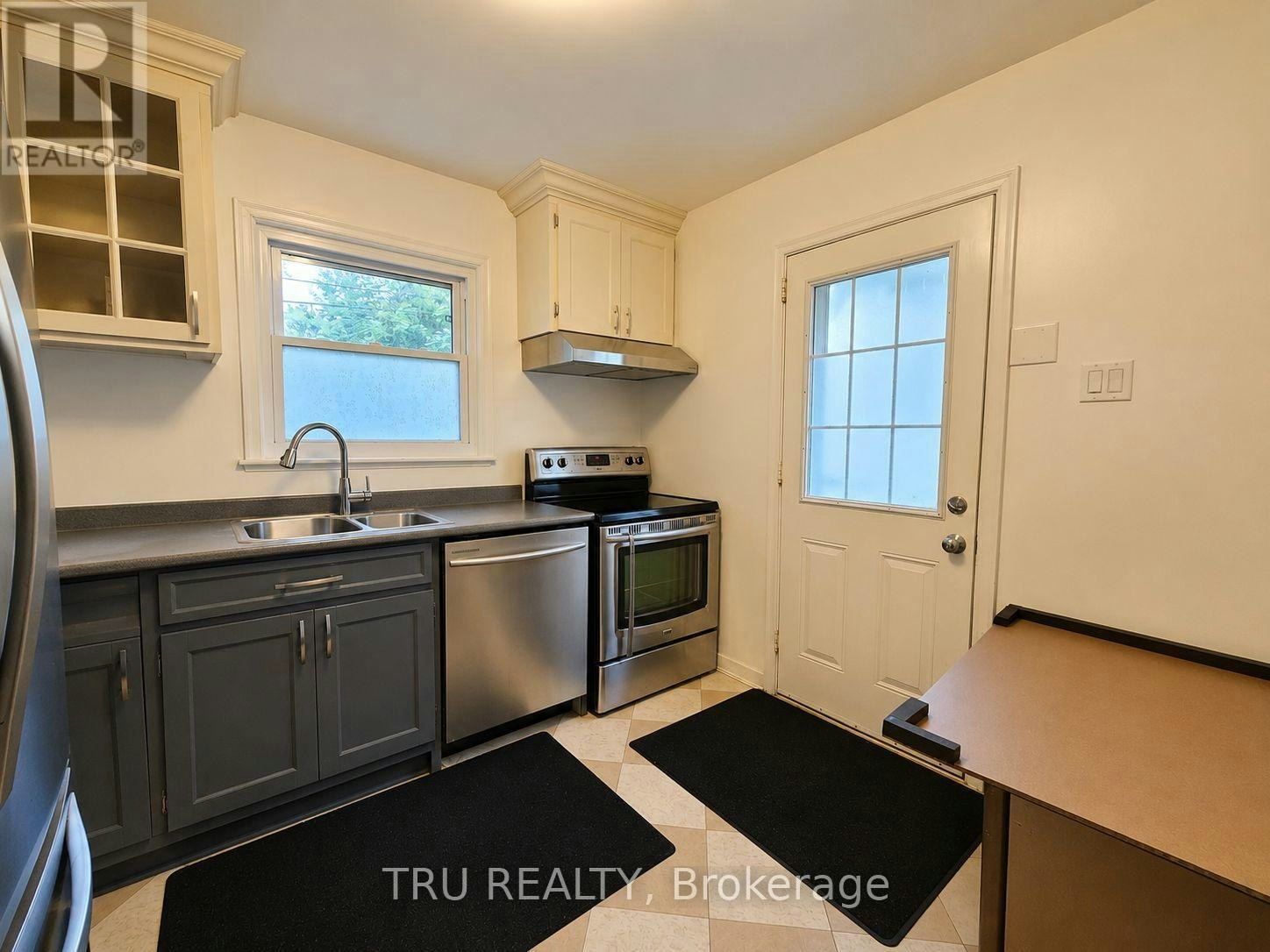 28 Arundel Avenue, Ottawa, ON, K1K 0B6 - 11