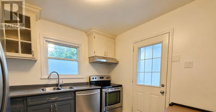 28 Arundel Avenue, Ottawa, ON, K1K 0B6 - 11