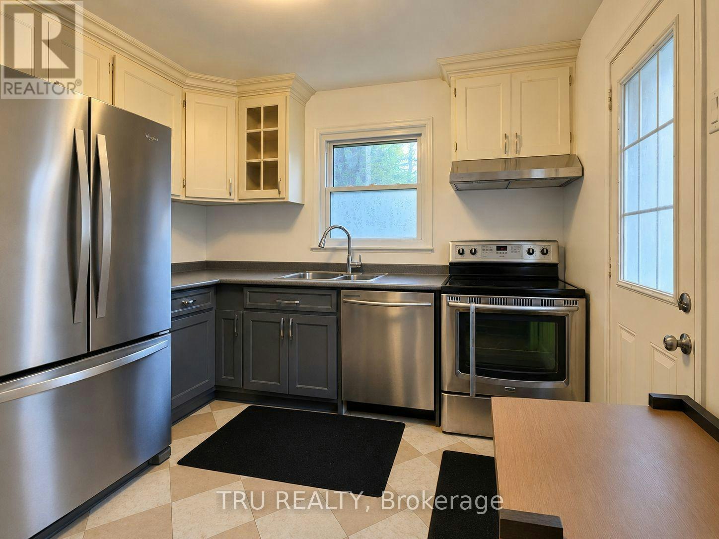 28 Arundel Avenue, Ottawa, ON, K1K 0B6 - 12
