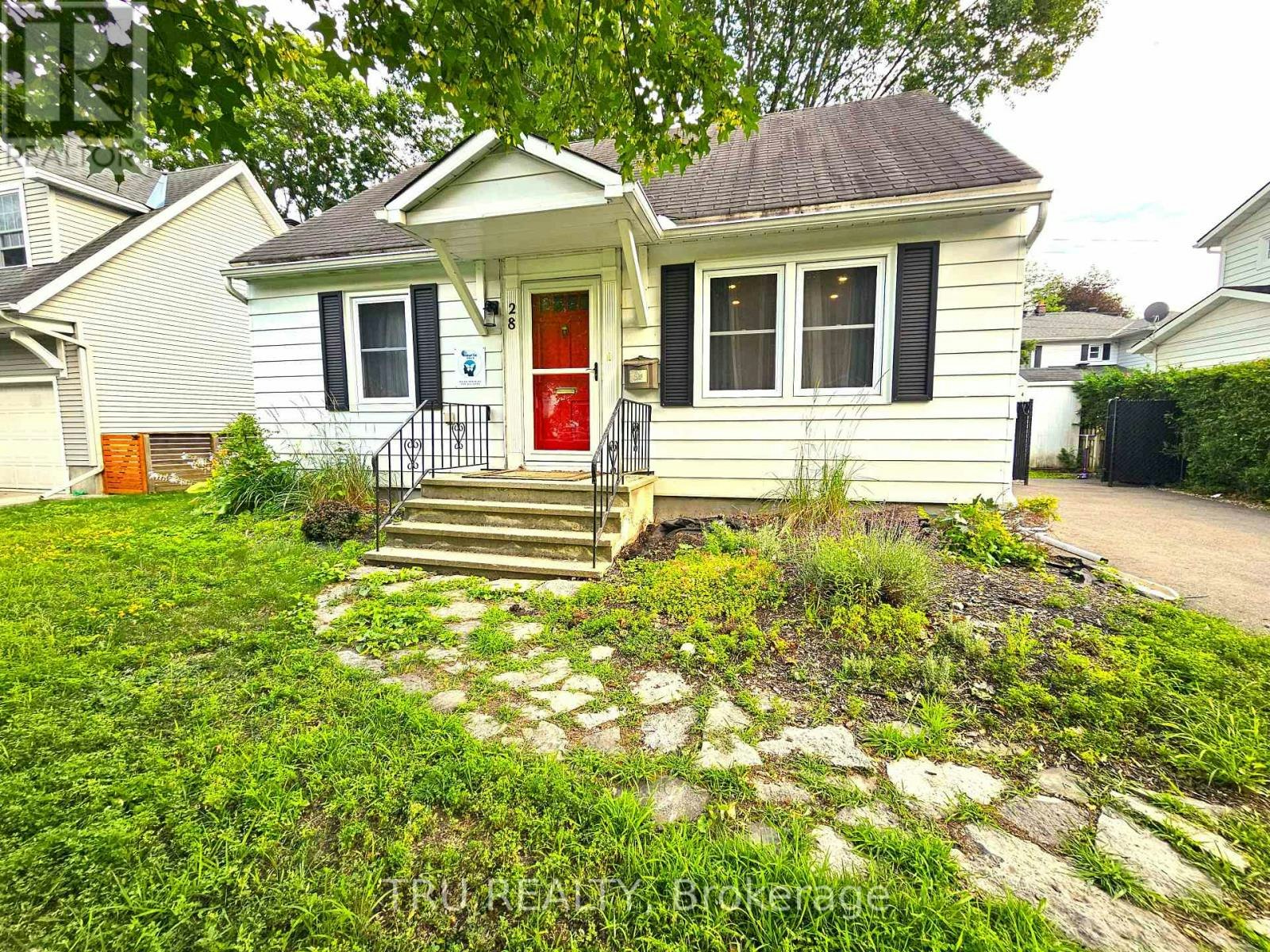 28 Arundel Avenue, Ottawa, ON, K1K 0B6 - 4