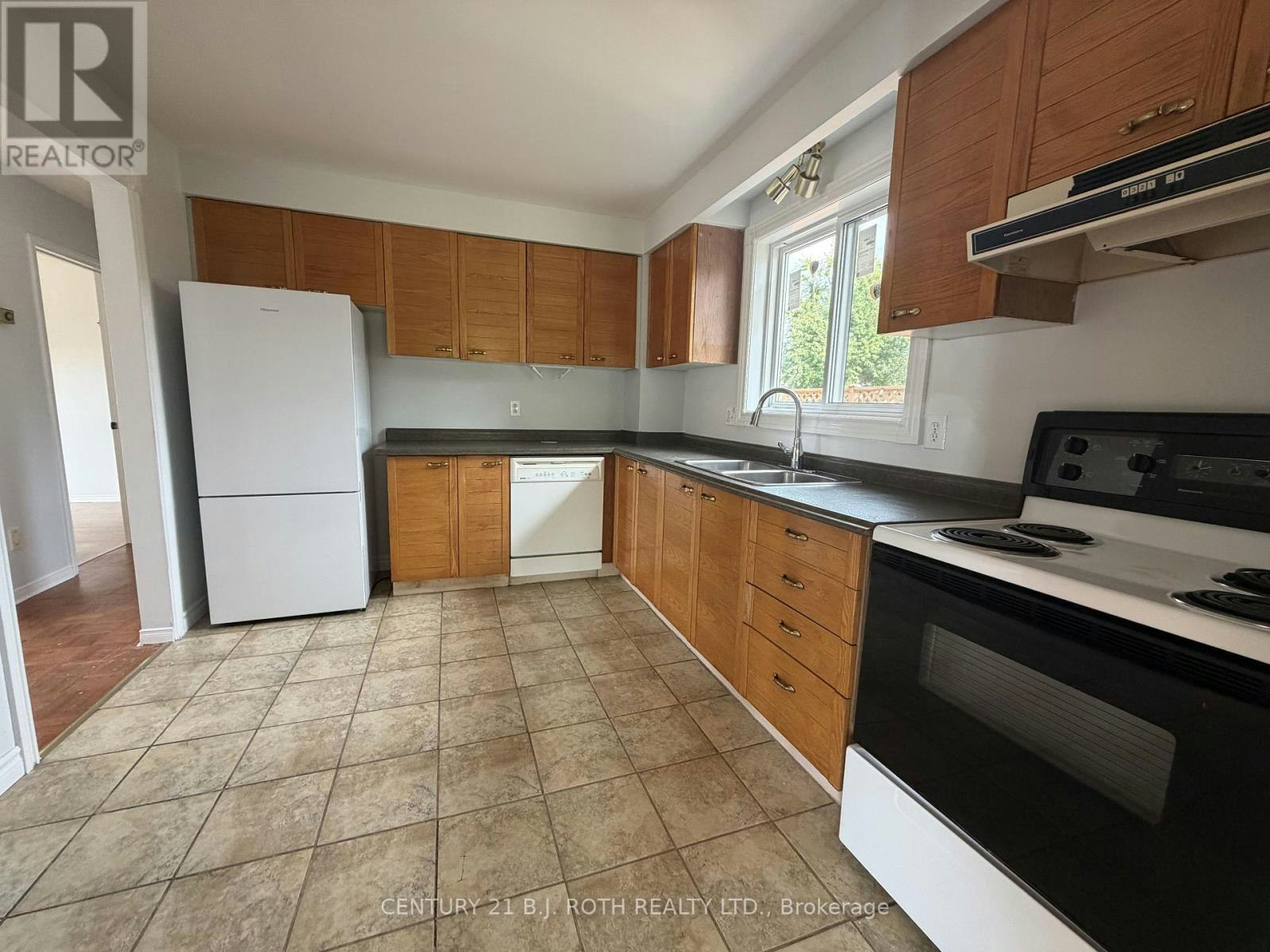 11 Cartwright Drive, Barrie, ON, L4M 5P9 - 3