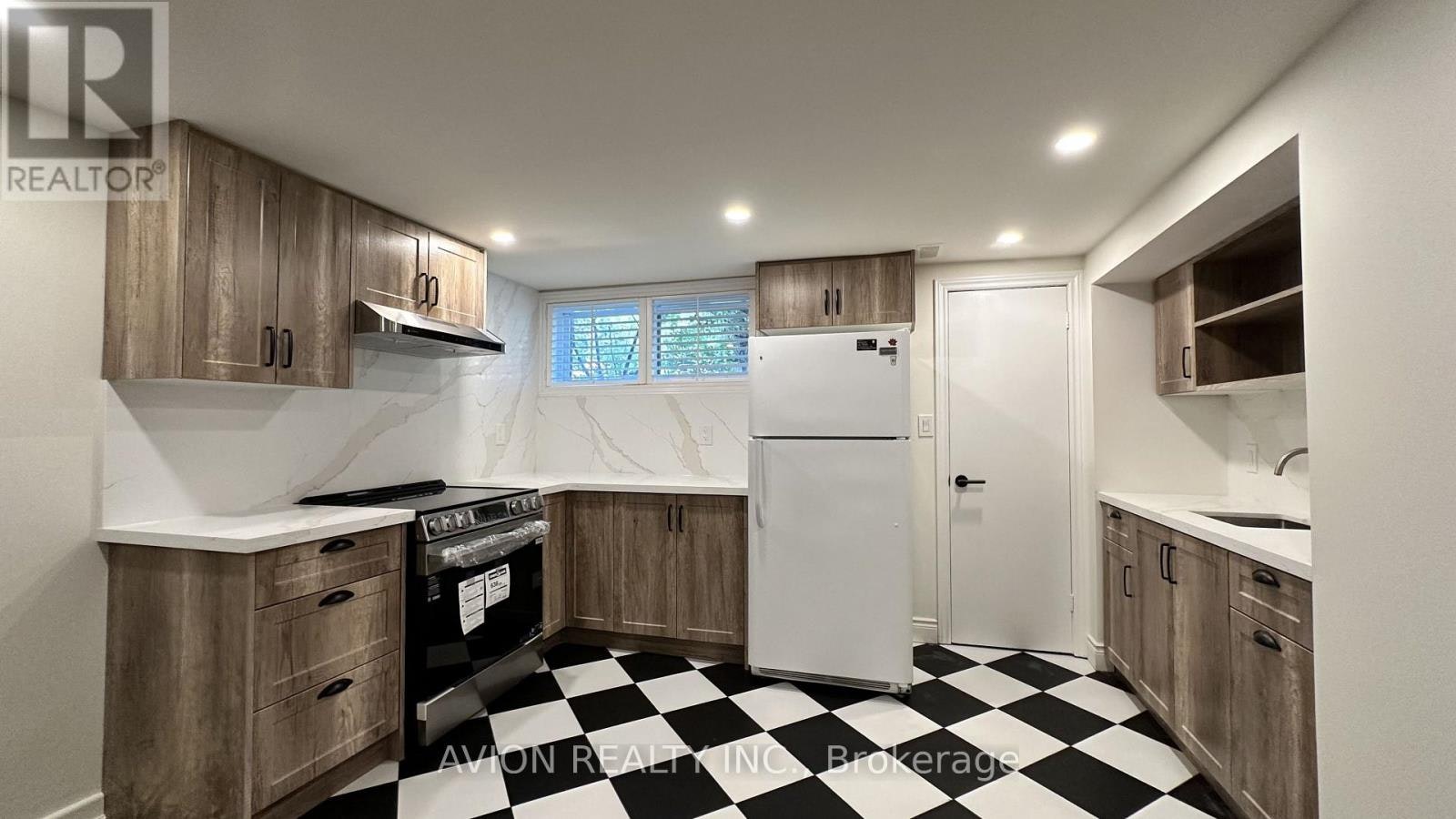 BSMT-570 Exbury Crescent, Mississauga, ON, L5G 2P4