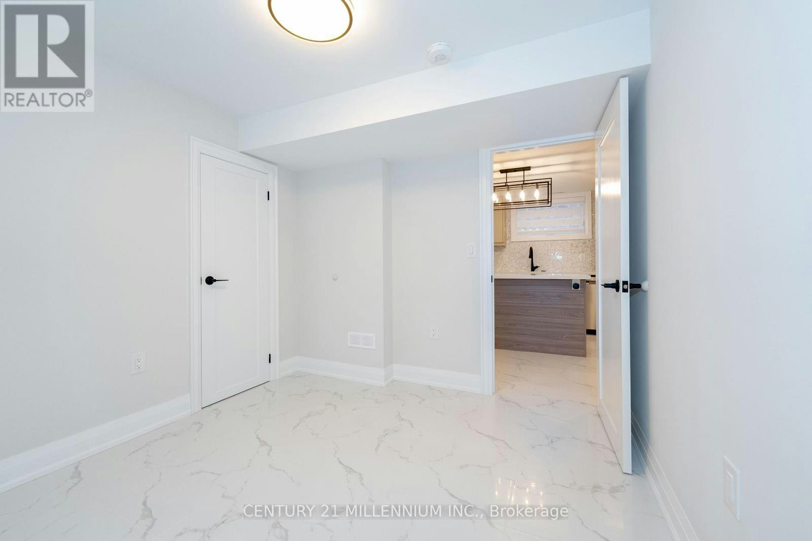 B-31 Mariposa Avenue, Toronto, ON, M6N 4A1 - 6