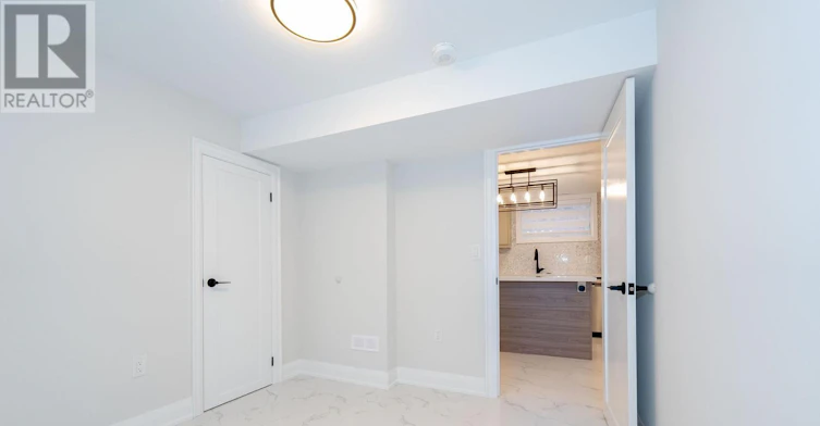 B-31 Mariposa Avenue, Toronto, ON, M6N 4A1 - 6