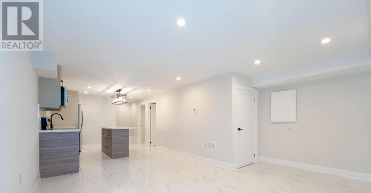 B-31 Mariposa Avenue, Toronto, ON, M6N 4A1 - 14