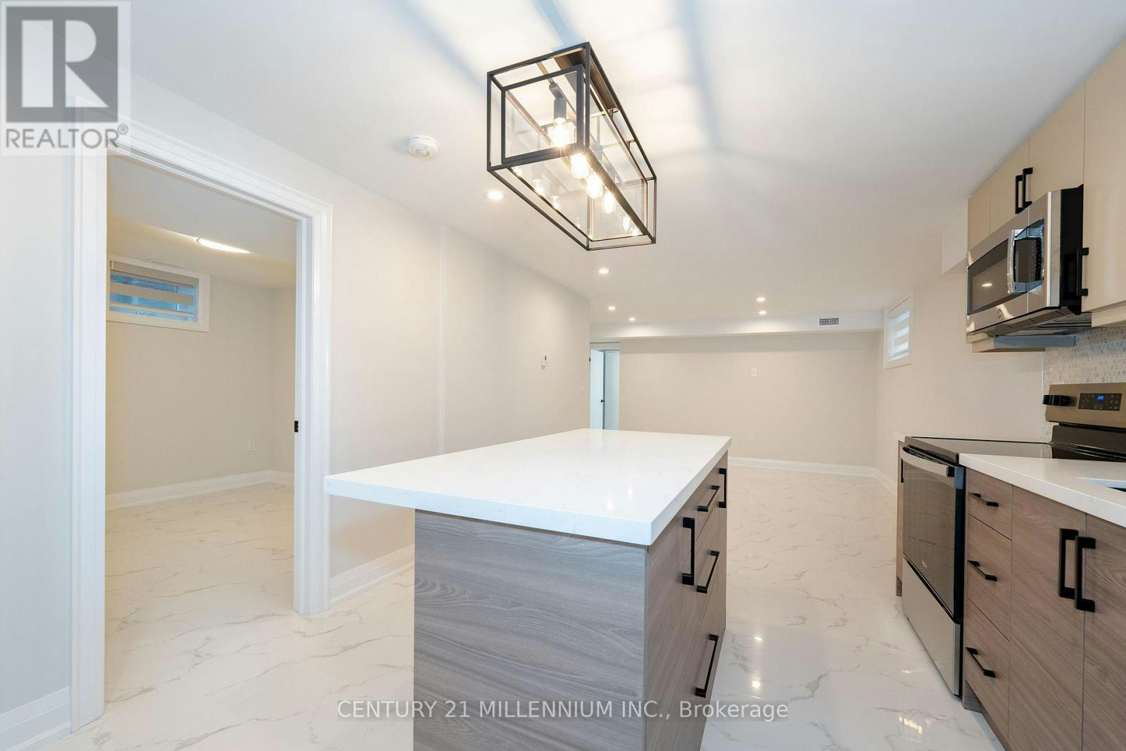 B-31 Mariposa Avenue, Toronto, ON, M6N 4A1 - 9