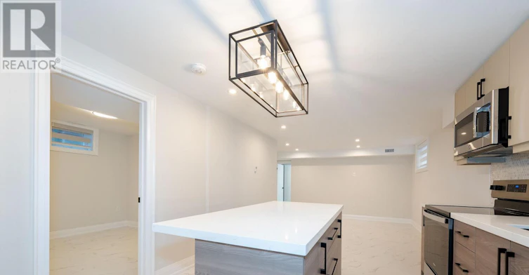 B-31 Mariposa Avenue, Toronto, ON, M6N 4A1 - 9