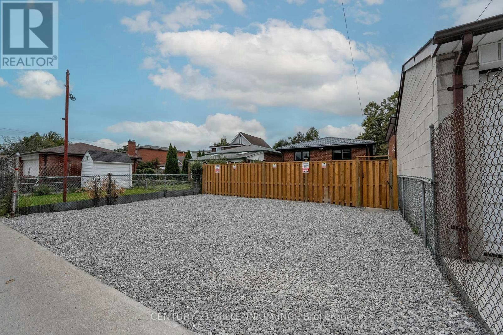 B-31 Mariposa Avenue, Toronto, ON, M6N 4A1 - 20