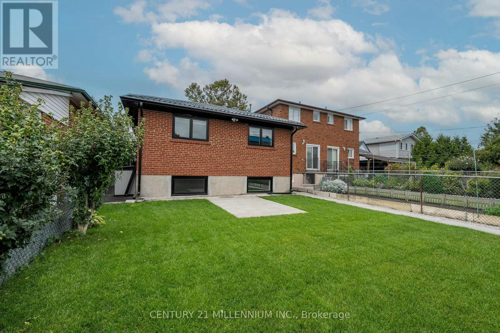 B-31 Mariposa Avenue, Toronto, ON, M6N 4A1 - 19