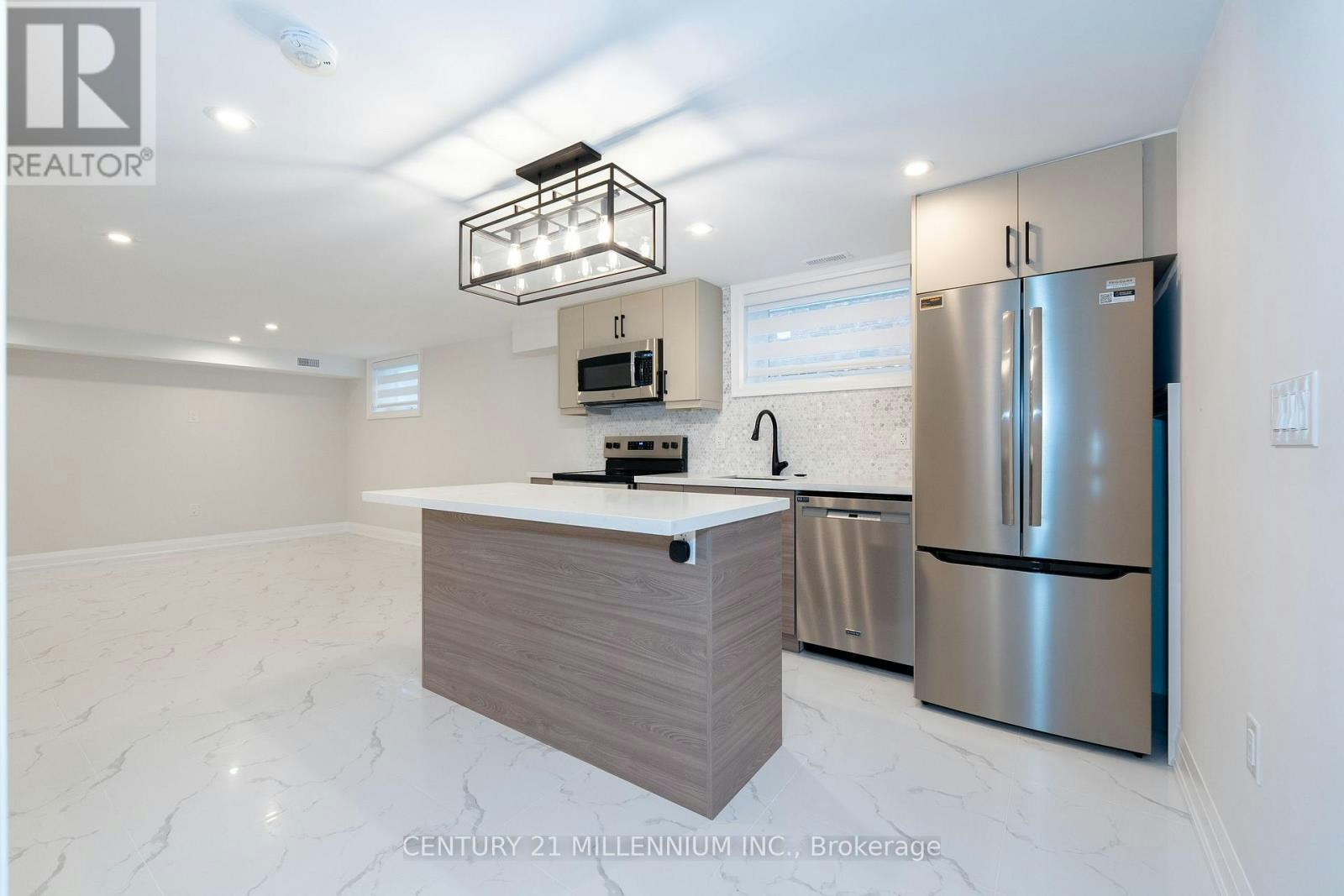 B-31 Mariposa Avenue, Toronto, ON, M6N 4A1 - 8