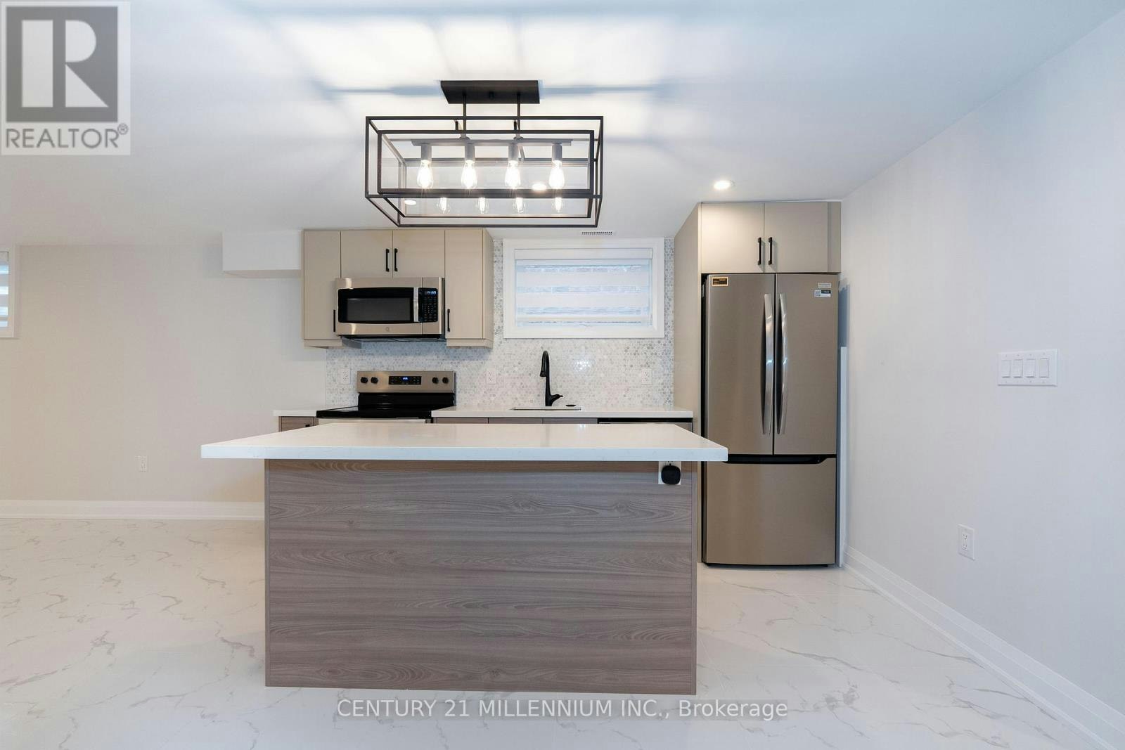 B-31 Mariposa Avenue, Toronto, ON, M6N 4A1 - 7