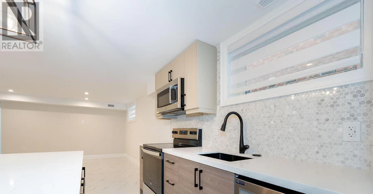 B-31 Mariposa Avenue, Toronto, ON, M6N 4A1 - 11