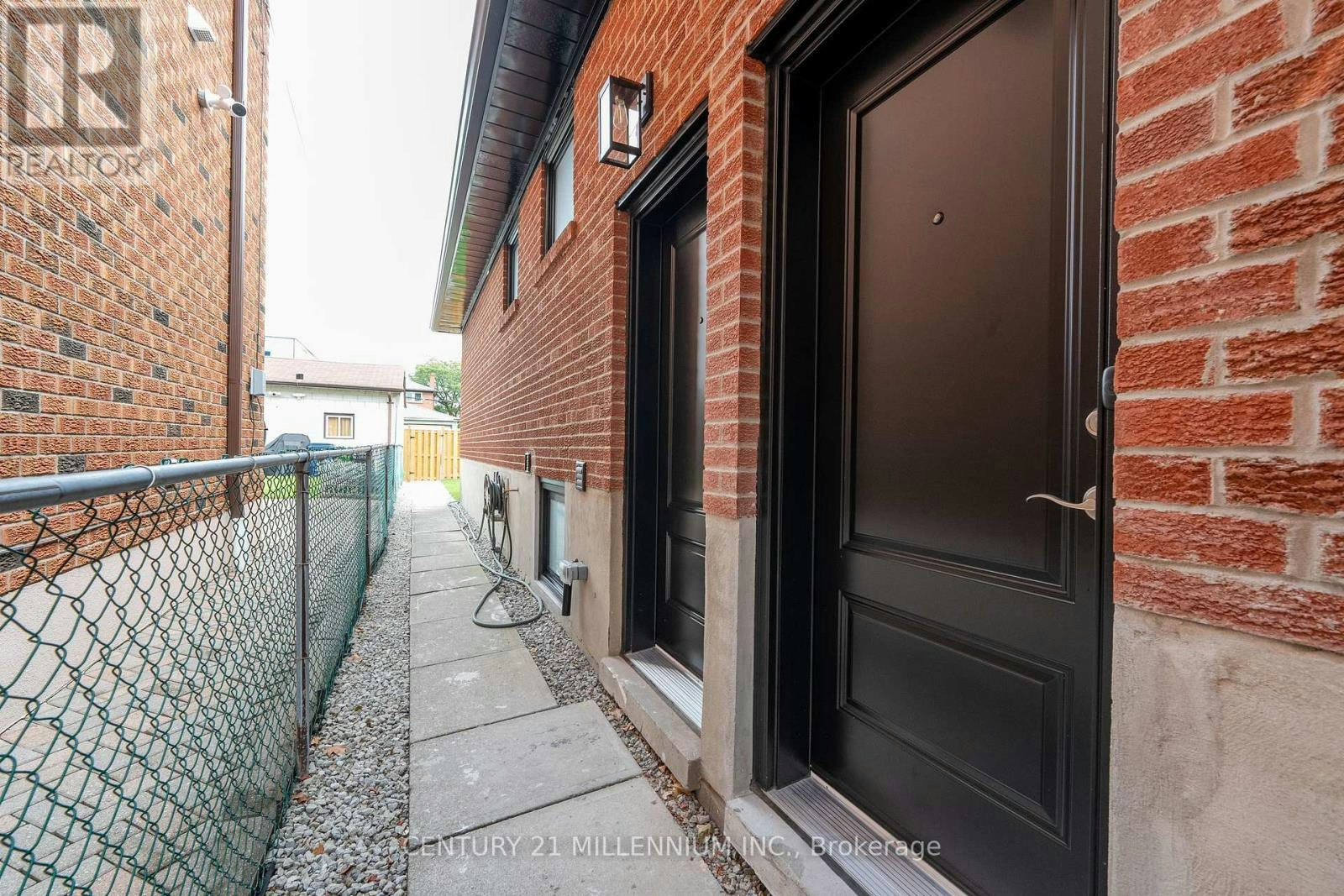 B-31 Mariposa Avenue, Toronto, ON, M6N 4A1 - 18