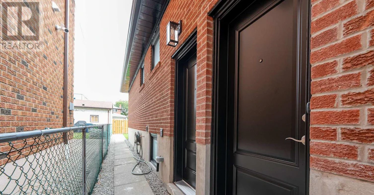 B-31 Mariposa Avenue, Toronto, ON, M6N 4A1 - 18