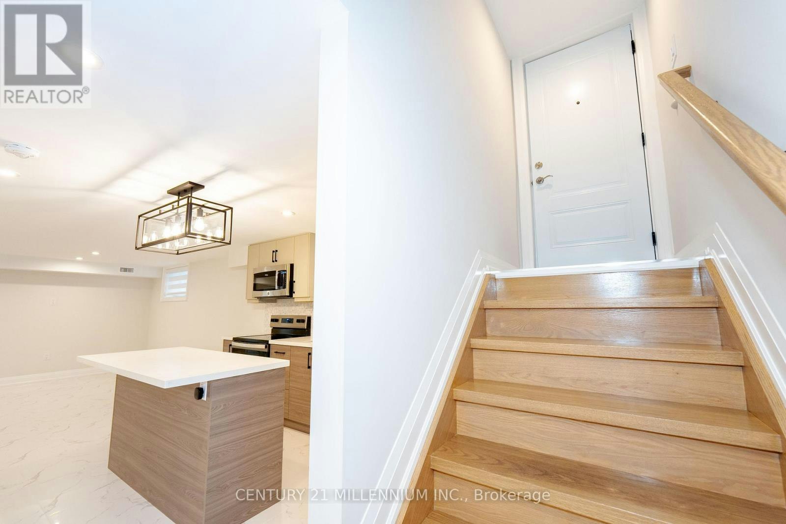 B-31 Mariposa Avenue, Toronto, ON, M6N 4A1 - 2