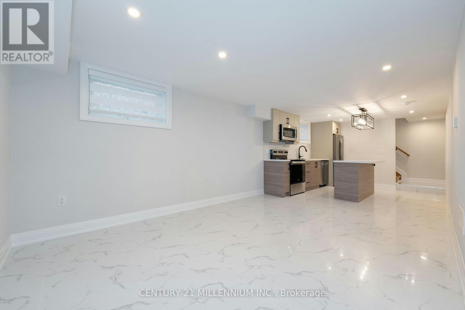 B-31 Mariposa Avenue, Toronto, ON, M6N 4A1 - 16