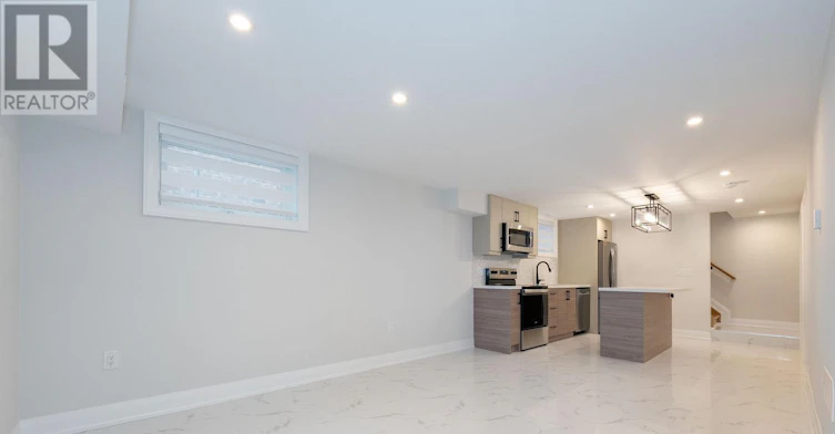 B-31 Mariposa Avenue, Toronto, ON, M6N 4A1 - 16