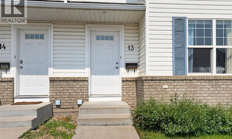 13-102 Pawlychenko Lane