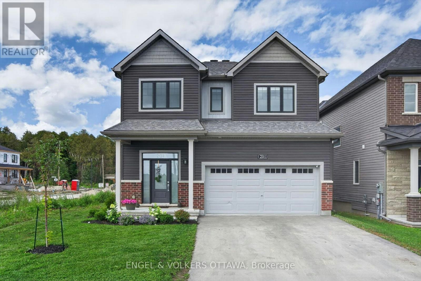 201 Elsie Macgill Walk, Ottawa, ON, K2W 0L5