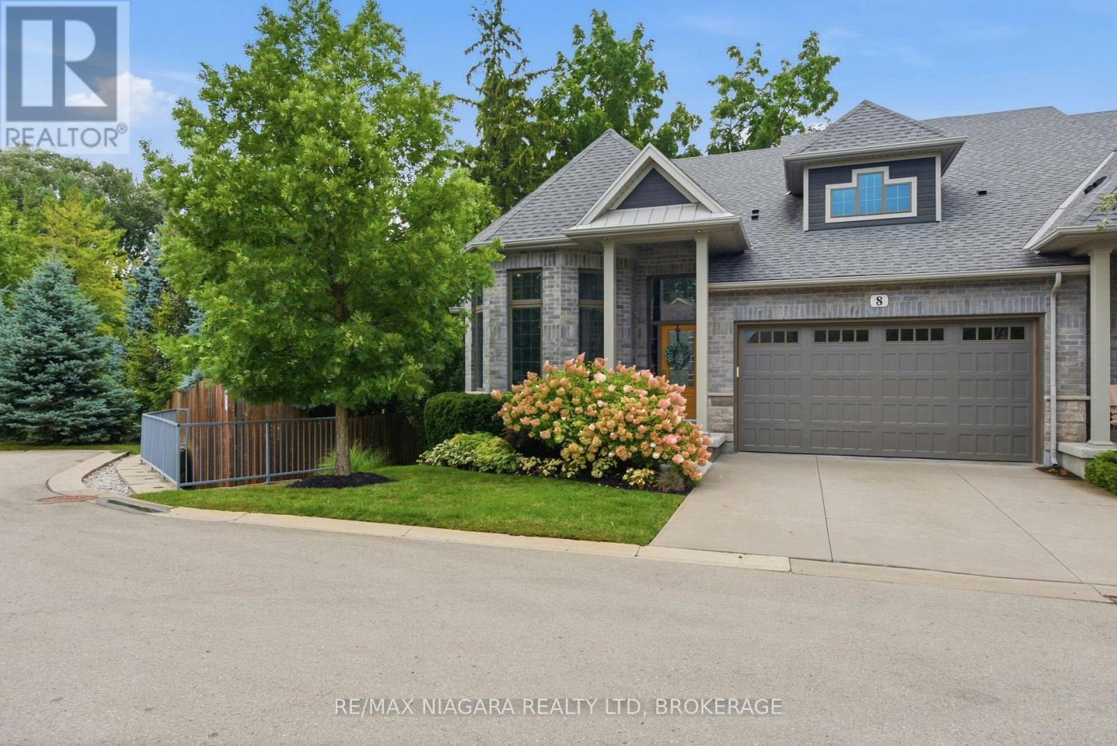 8-6 Tanner Circle, St. Catharines, ON, L2N 0A9