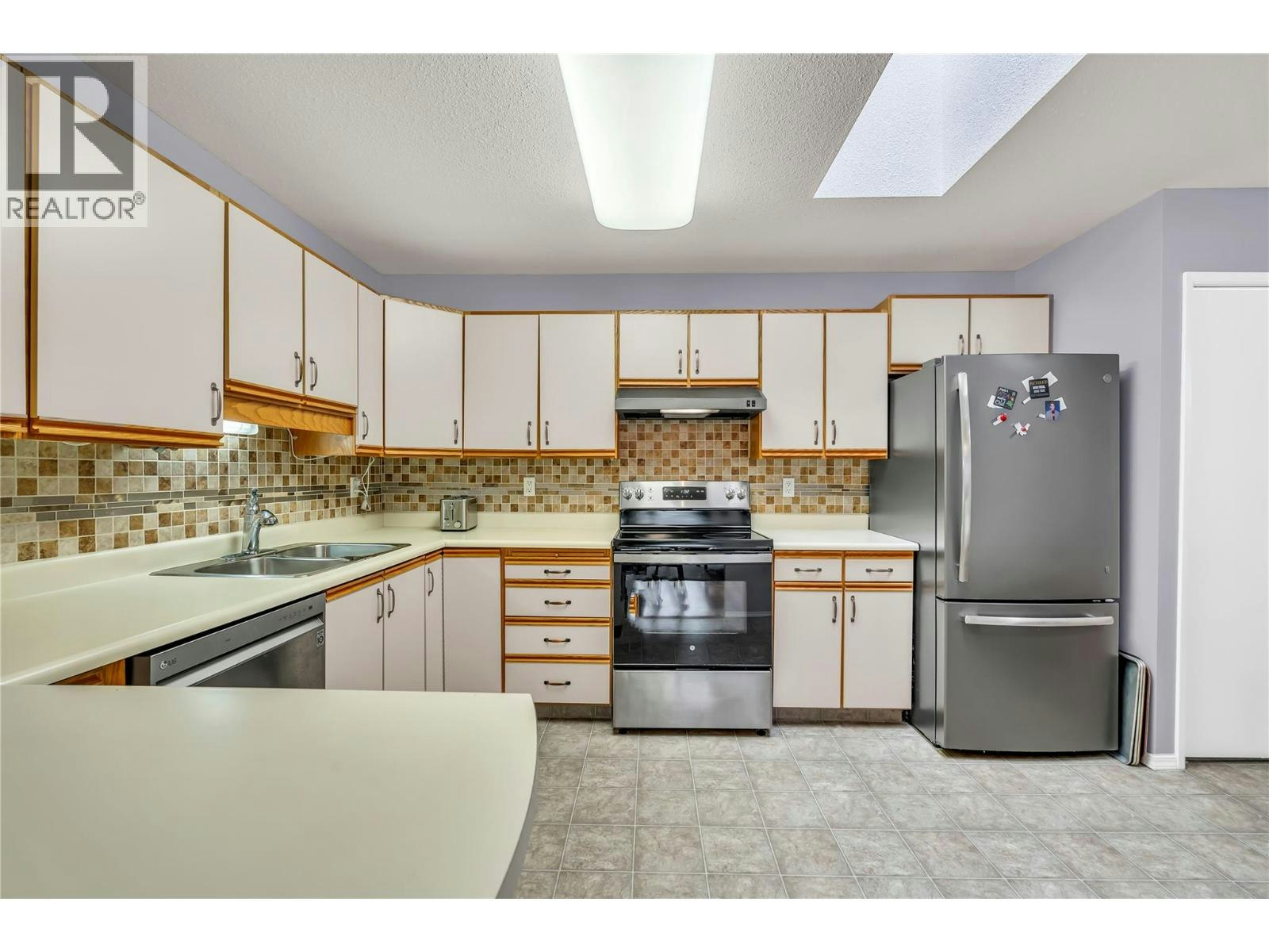 402-272 W Green Avenue, Penticton, BC, V2A 3T2