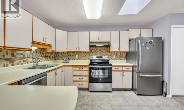 402-272 W Green Avenue