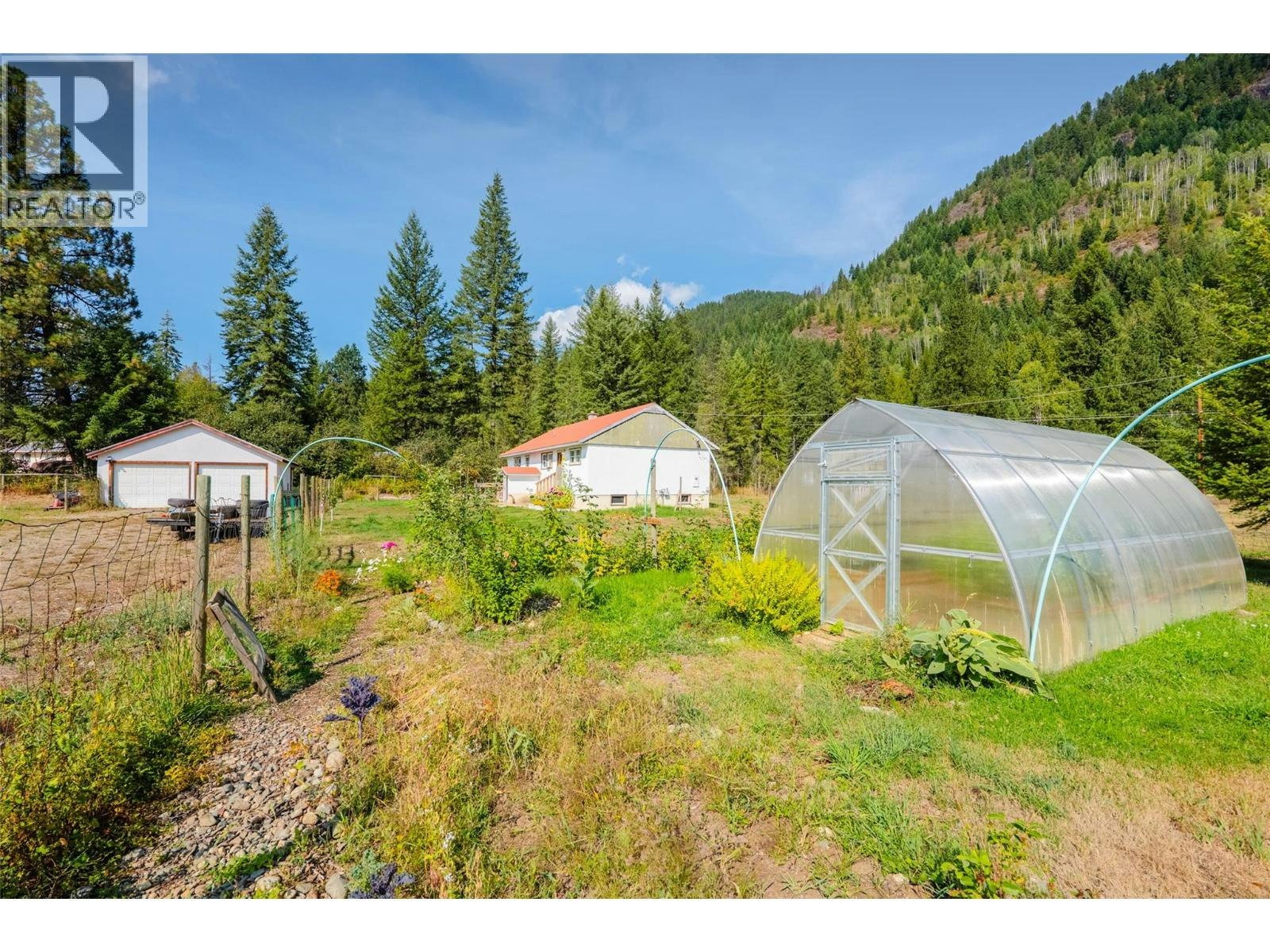 6352 3 Highway Highway, Salmo, BC, V0G 1Z0