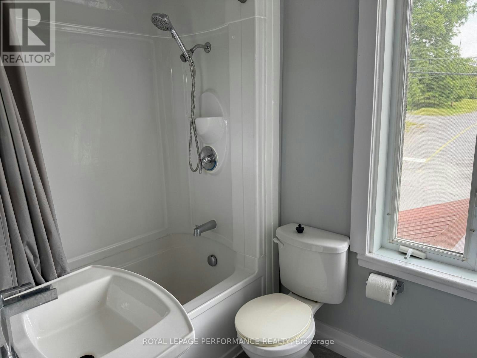 218 Main Street E, Hawkesbury, ON, K0B 1R0 - 8