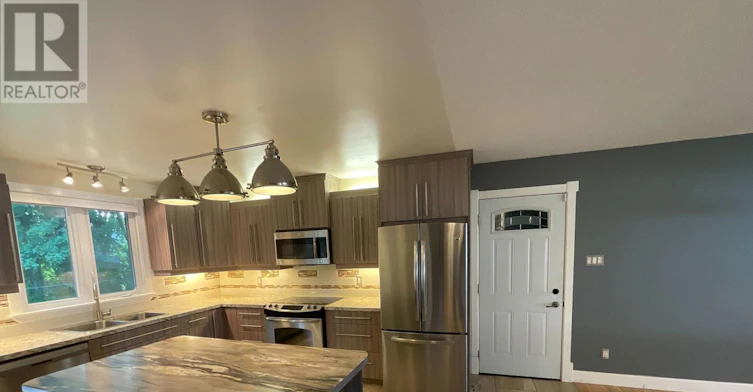 1060 Bourget Avenue, Ottawa, ON, K1J 8C2 - 2