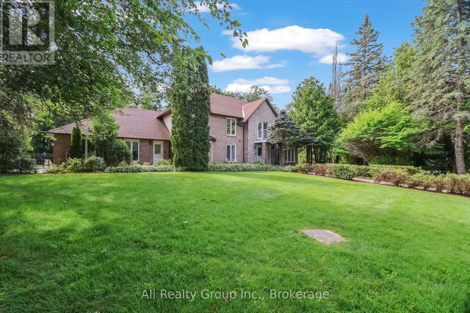 4 Royal County Downs, Ottawa, ON, K2R 1C2