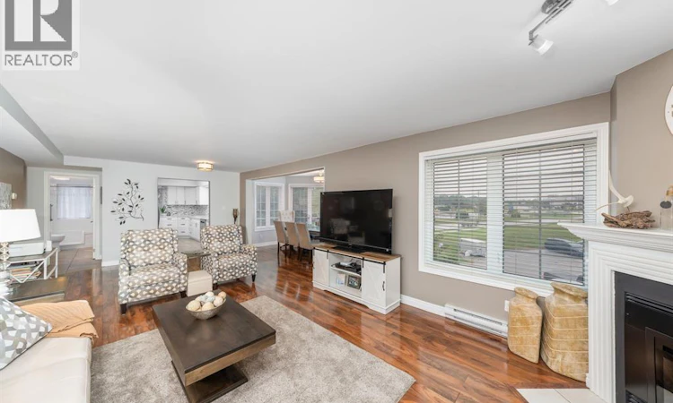 M201-1520 Venetian Boulevard