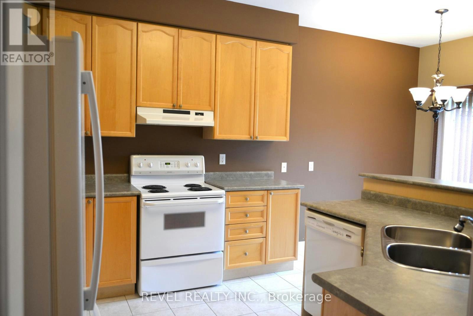 45 Tunney Place, Whitby, ON, L1M 2G5 - 8