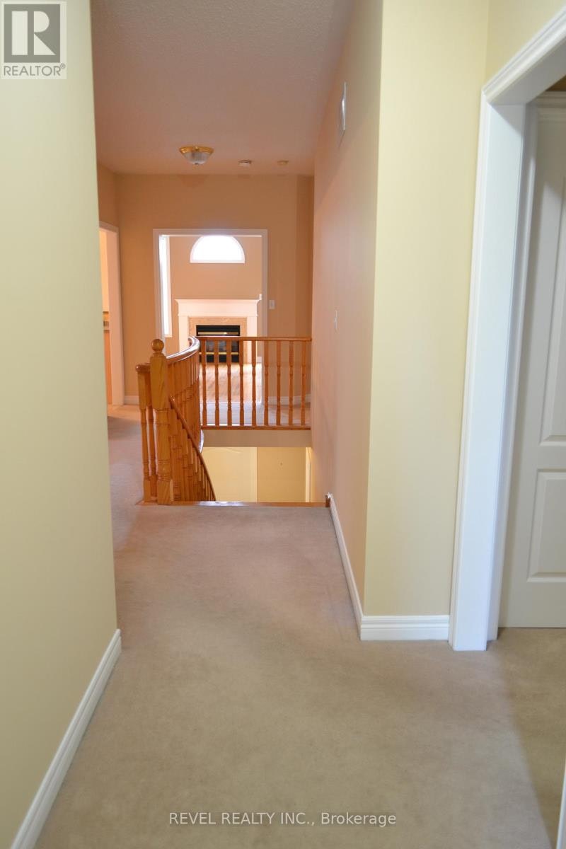45 Tunney Place, Whitby, ON, L1M 2G5 - 4