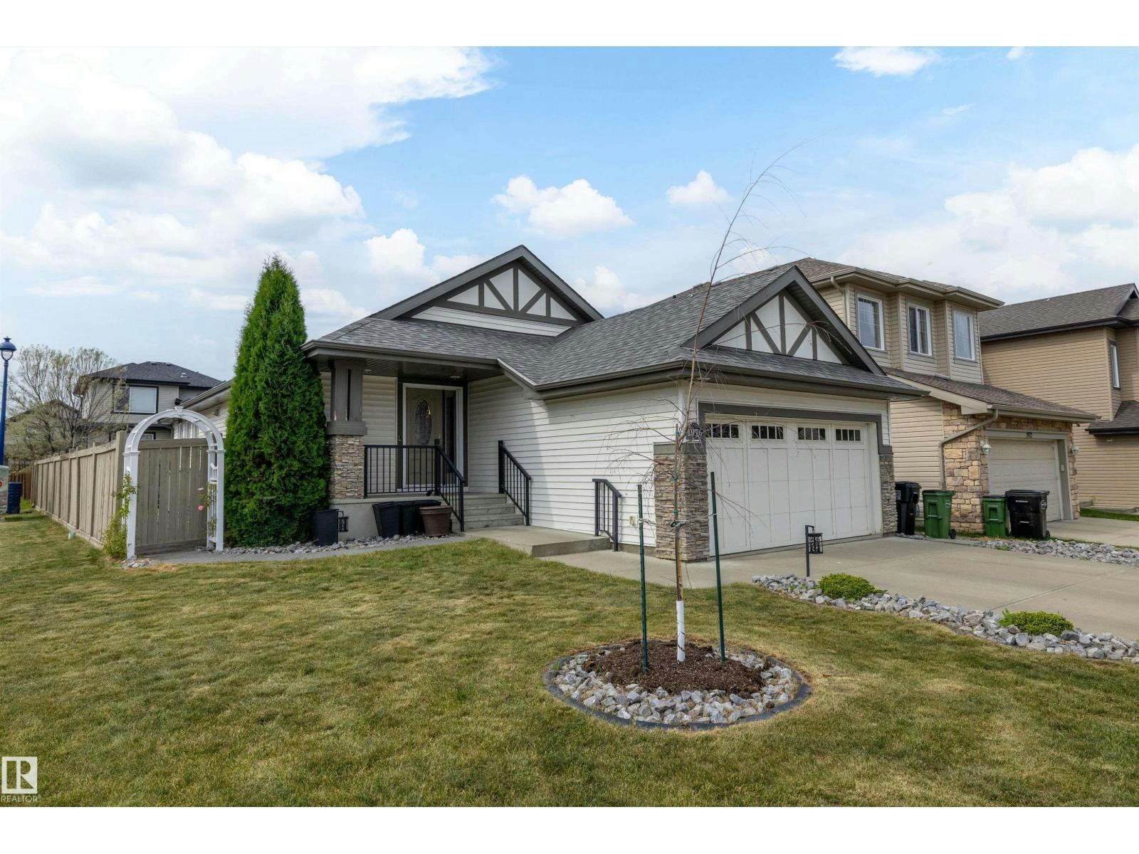 1976 67 Street SW, Edmonton, AB, T6X 0T4