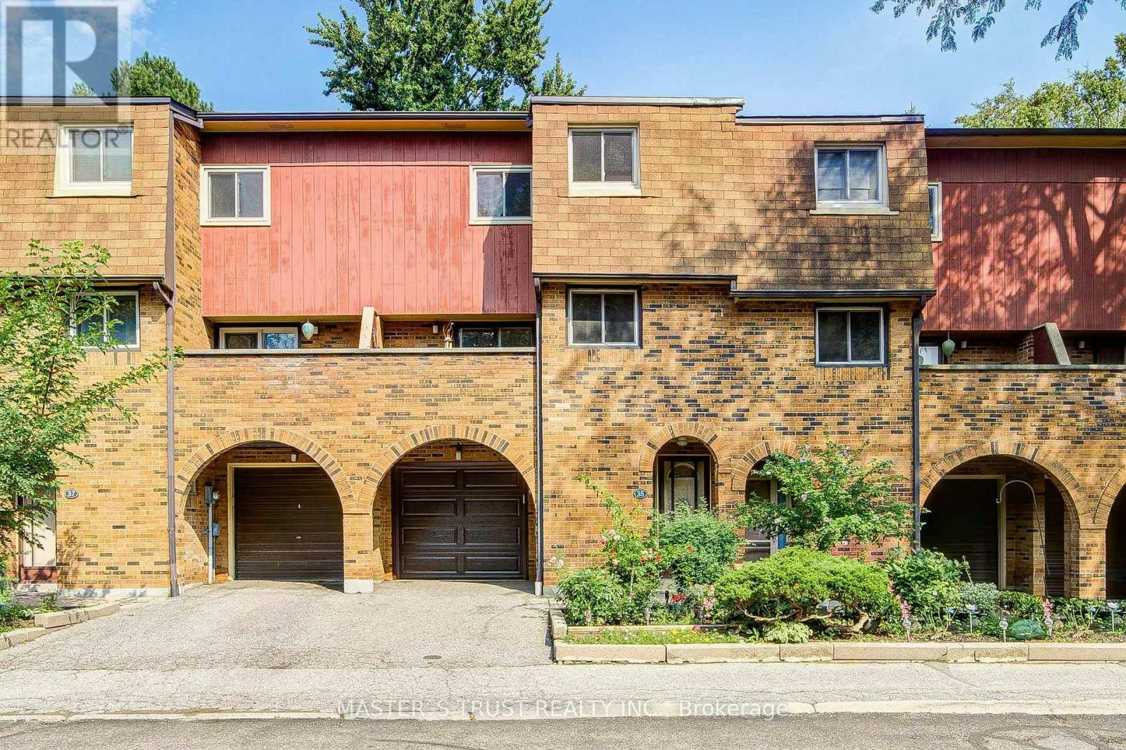 35 Bards Walkway, Toronto, ON, M2J 4T8