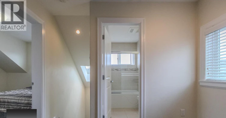 2570 E 2nd Avenue, Vancouver, BC, V5M 1C6 - 8