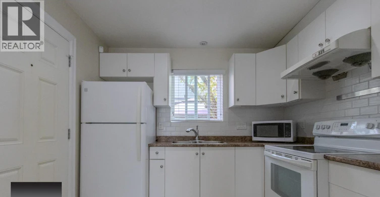 2570 E 2nd Avenue, Vancouver, BC, V5M 1C6 - 4