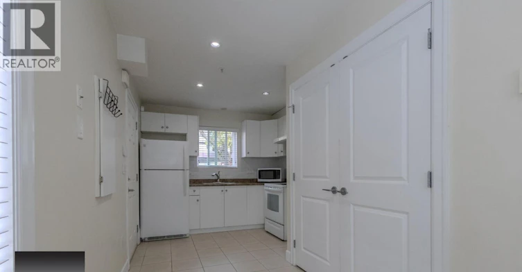 2570 E 2nd Avenue, Vancouver, BC, V5M 1C6 - 2