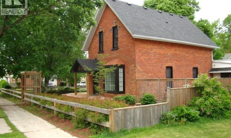 26 Erie Street South