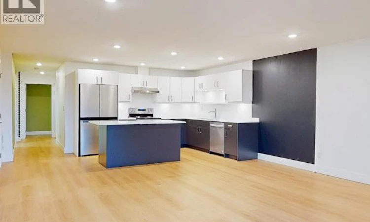 B2-6900 Burnaby Street