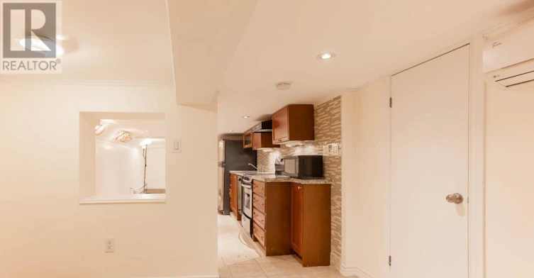 BSMT-447 Roxton Road, Toronto, ON, M6G 3R5 - 3