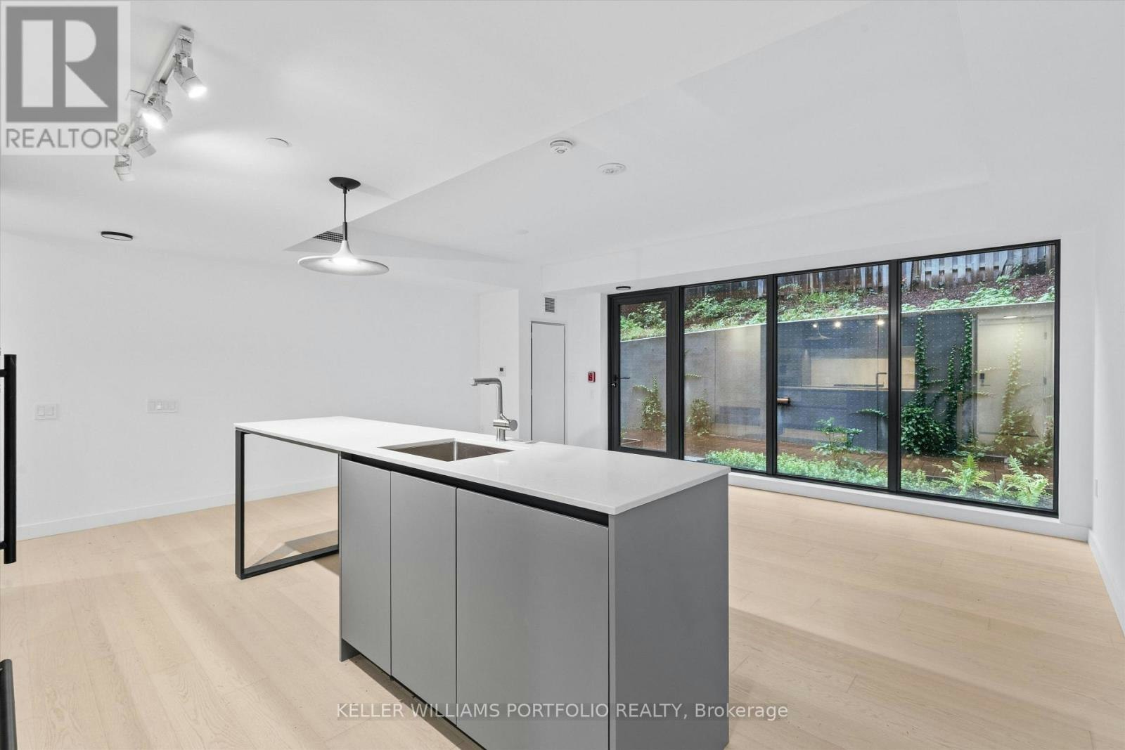 TH09-1720 Bayview Avenue, Toronto, ON, M4G 3C4